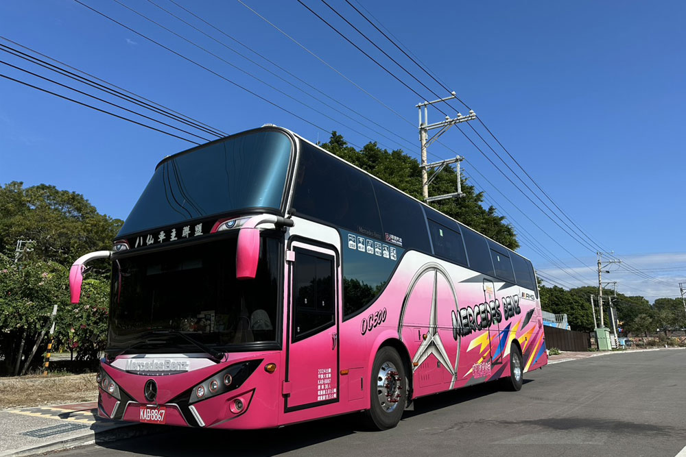 Benz三排椅遊覽車