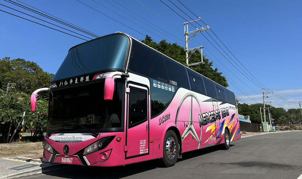 Benz三排椅遊覽車